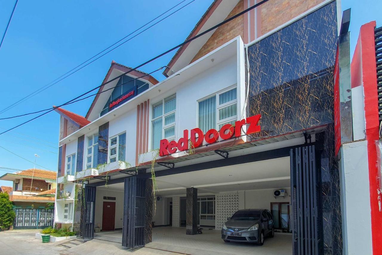 Reddoorz Syariah Near Solo Paragon Mall 2 Bonorejo Екстер'єр фото