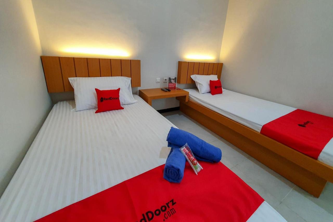 Reddoorz Syariah Near Solo Paragon Mall 2 Bonorejo Екстер'єр фото