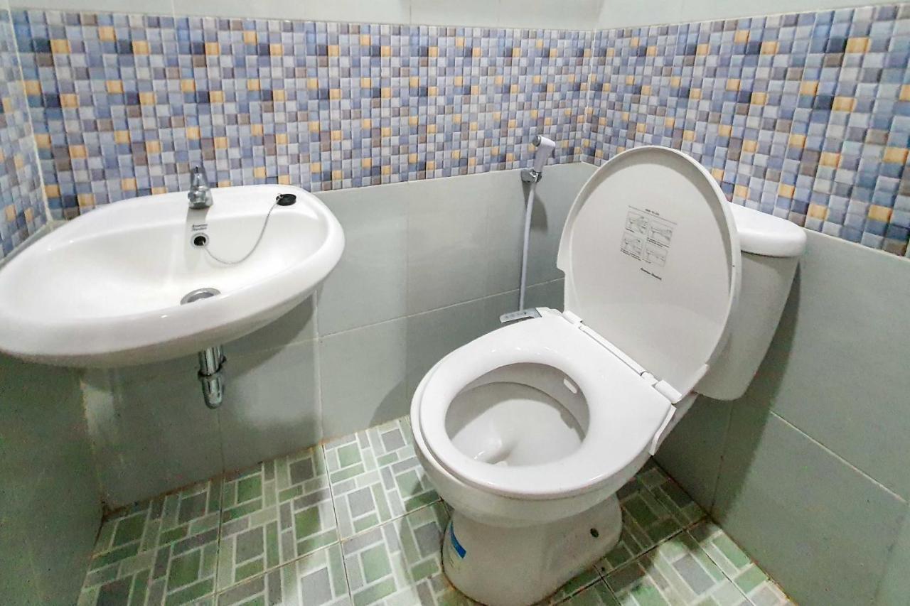 Reddoorz Syariah Near Solo Paragon Mall 2 Bonorejo Екстер'єр фото