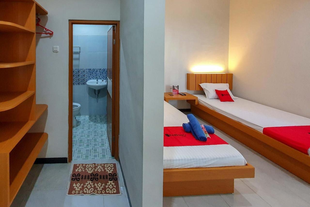Reddoorz Syariah Near Solo Paragon Mall 2 Bonorejo Екстер'єр фото