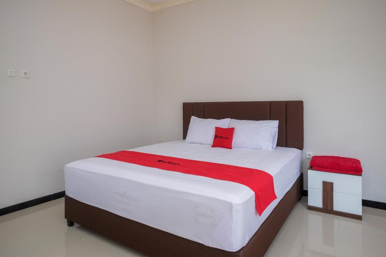 Reddoorz Syariah Near Solo Paragon Mall 2 Bonorejo Екстер'єр фото